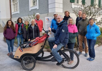 Die Fahrerinnen und Fahrer der Longleif Rikscha treffen sich zum Auftakt in die neue Saison 2025.
